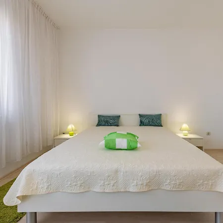 Awesome Apartment In Zadar With Wifi *