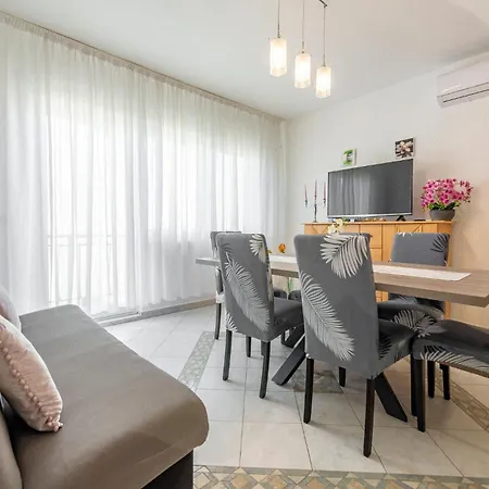 Awesome Apartment In Zadar With Wifi Apartman