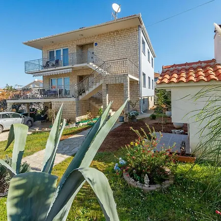 Apartman Awesome Apartment In Zadar With Wifi *