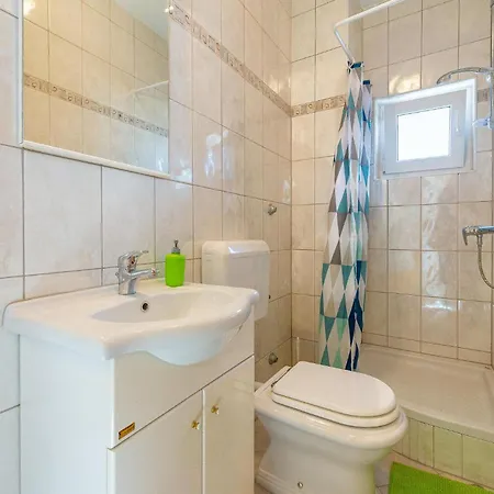 Awesome Apartment In Zadar With Wifi Zára