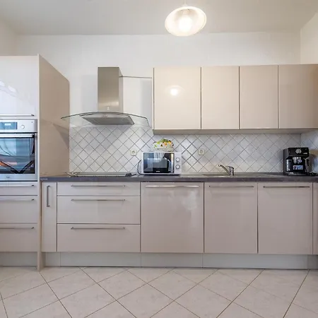 Awesome Apartment In Zadar With Wifi Apartman *