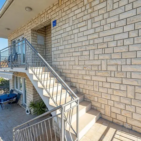 Apartman Awesome Apartment In Zadar With Wifi *